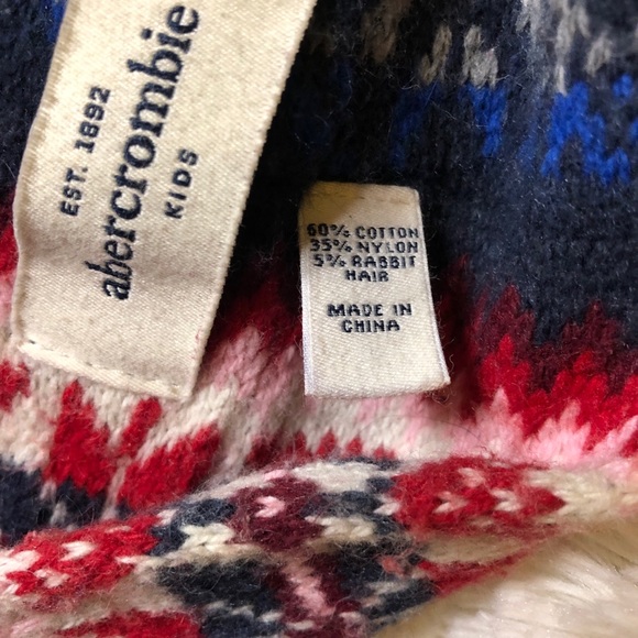 Abercrombie Kids Snowflakes Loop Scarf. - Picture 3 of 3
